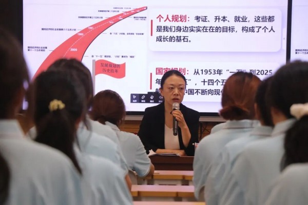 刘维佳为学生讲授专题思政课