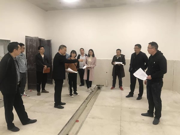 党委副书记、院长吴国才调研解剖楼实验室建设情况.jpg