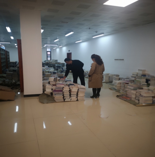 田勇到图书馆调研2.png