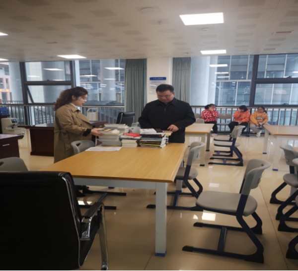 田勇到图书馆调研1.png