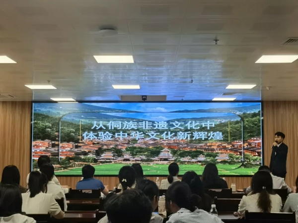 学院开展大学生讲思政课风采展示大赛.webp.png