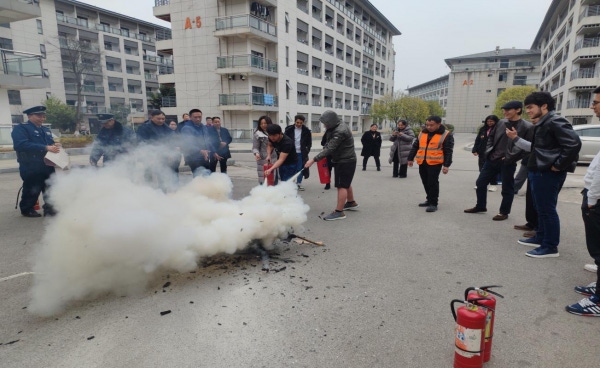 我校开展2024年秋季学期留学生消防安全演练图片1.png