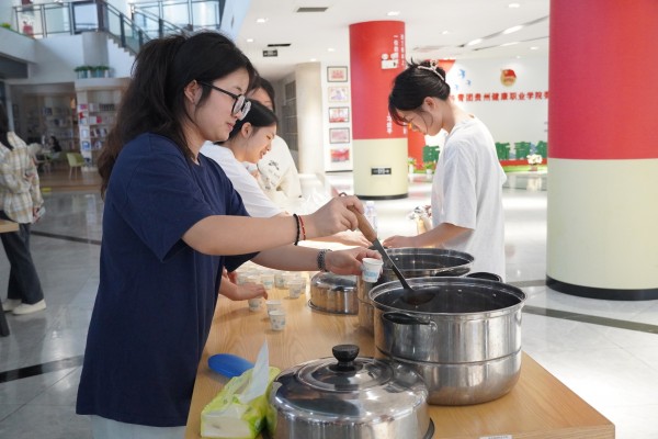 华灯社盛出中药奶茶 图2.jpg