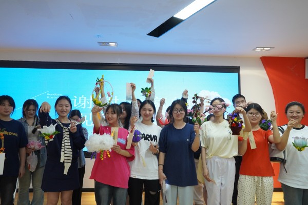 赢得华灯的同学合照 图6.jpg