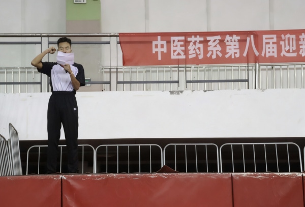 运动员代表与裁判代表先后进行宣誓2.png