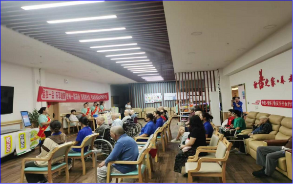 图 李丹丹参与社区健康公益活动1.png