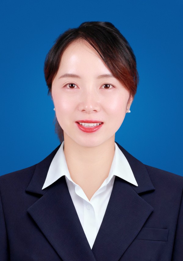 罗琴+英语教师.jpg