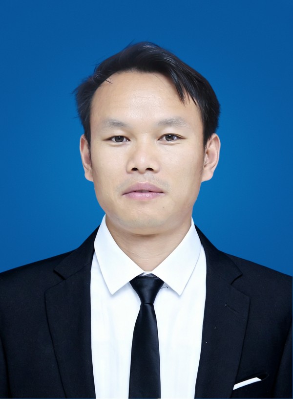 石海凤+体育教师.jpg