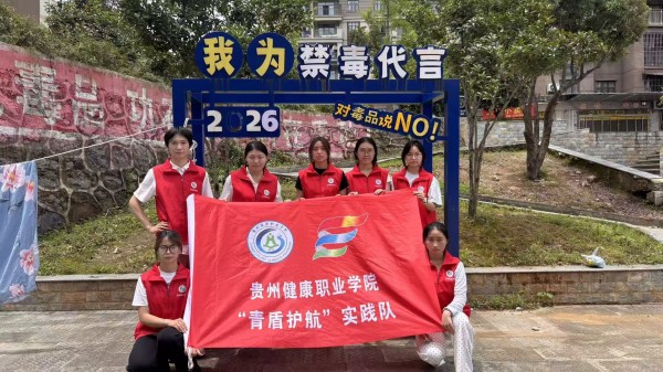 图为团队成员合影.jpg