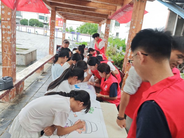 共绘民族团结长卷.jpg